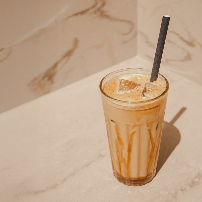 overflow-cafe-wiesbaden-genuss-karamel-getränk-